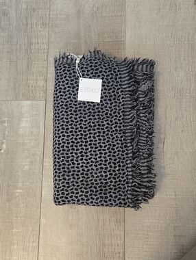 ETEREO Black & Gray Woven Fringe Blanket Scarf